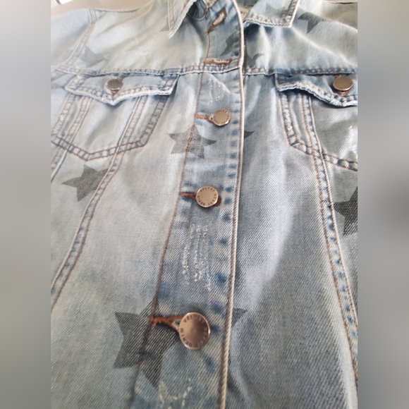 NWOT VELVET HEART Superbe veste en jeans oversize bleue claire, motifs étoilés - Picture 5 of 8